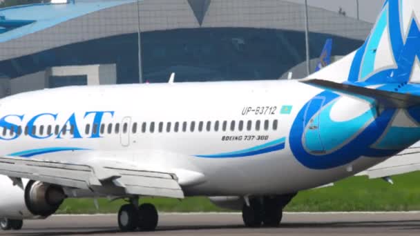 Almaty Kazakhstan May 2019 Commercial Plane Boeing 737 Scat Airlines — 비디오