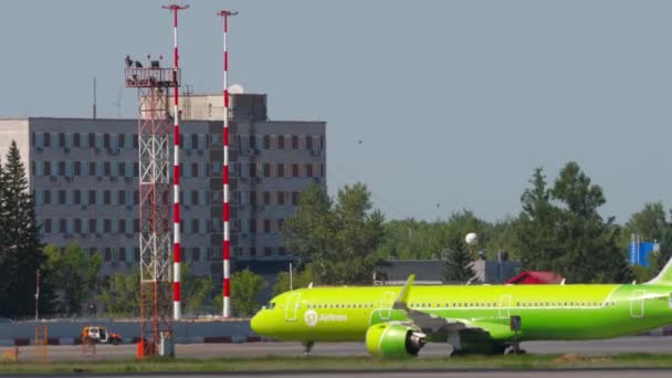 Novosibirsk Russian Federation Липня 2022 Довгий Політ Airbus Airlines Термінал — стокове відео