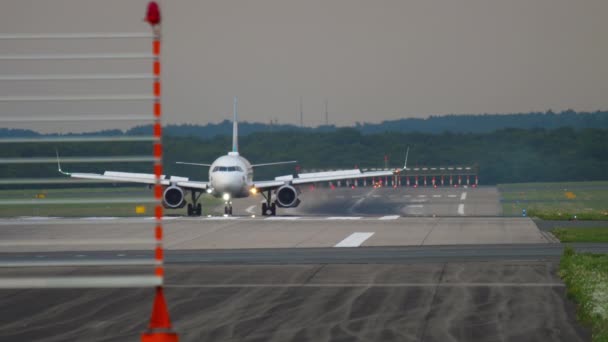 Dusseldorf Germany Июля 2017 Года Airbus A320 Eurowings Тормозится После — стоковое видео