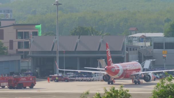 Phuket Thailand November 2019 Airbus A320 Airasia Airport Terminal Maintenance — Vídeo de stock