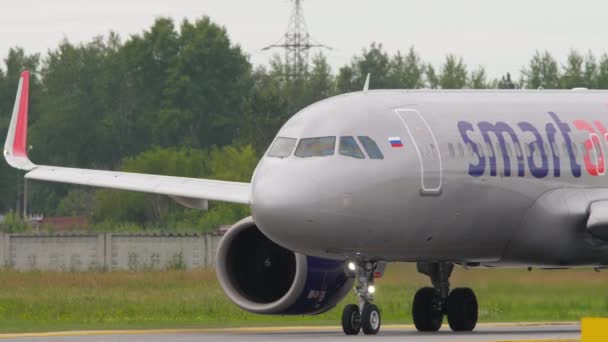 Novosibirsk Russian Federation July 2022 Airbus A320Neo Smartavia Taxiing Airfield — Vídeo de Stock