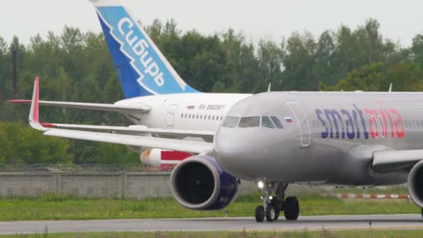 Novosibirsk Russian Federation July 2022 Airbus A320Neo 73662 Smartavia Taxiing — Stok video