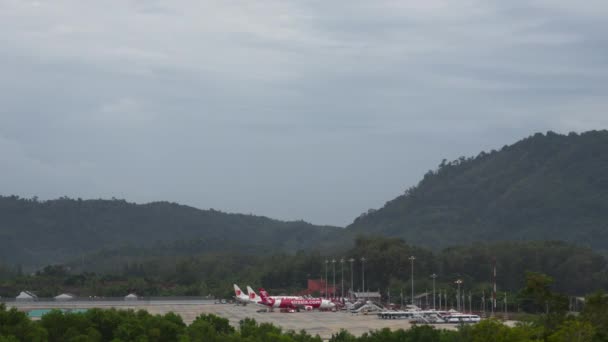 Phuket Thailand November 2017 Long Shot Planes Taking Landing Time — Stockvideo
