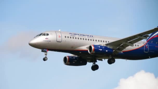 Moscow Russian Federation September 2020 Sukhoi Superjet 100 95B 89105 — Stockvideo