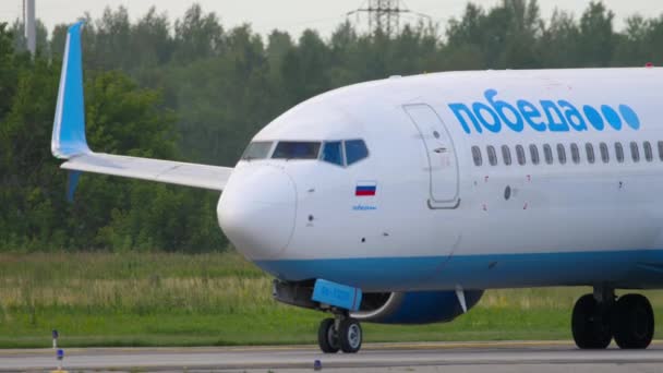 Novosibirsk Russian Federation Липня 2022 Middle Shot Boeing 737 Pobeda — стокове відео