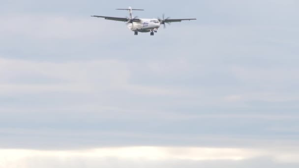 Novosibirsk Russian Federation July 2022 Bottom View Atr Utair Landing — Vídeo de stock