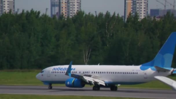 Saint Petersburg Russia July 2022 Boeing 737 73230 Pobeda Braking — Stock video