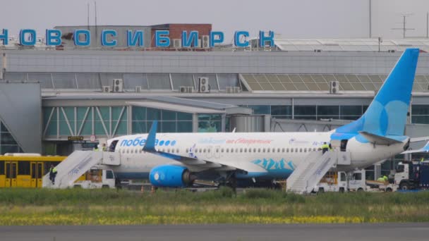 Novosibirsk Russian Federation July 2022 Passenger Plane Boeing 737 Pobeda — Stockvideo