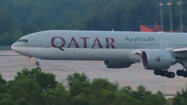 PHUKET, THAILAND - NOVEMBER 27, 2019: Boeing 777, A7-BAN of Qatar Airways approaching to land at Phuket airport. Tourism and travel concept, air flight