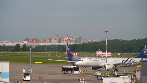 Saint Petersburg Russia July 2022 Airbus A320 73757 Aeroflot Skyteam — Stock video