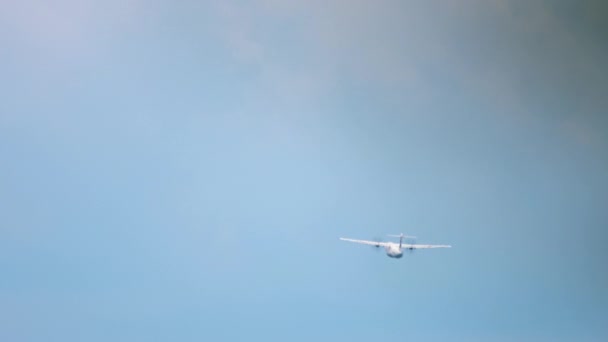 Довгий Знімок Заднього Виду Турбогвинтових Літаків Злітають Піднімаються Туризм Концепція — стокове відео