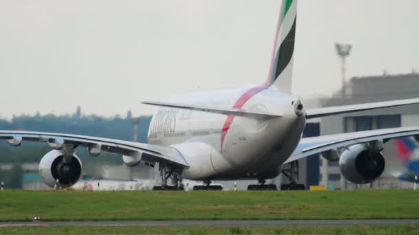 Dusseldorf Germany July 2017 Airbus A380 Emirates Airlines Taxiing Dusseldorf — Stockvideo