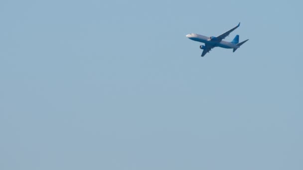 Sochi Russia July 2022 Passenger Airplane Boeing 737 Pobeda Flies — Vídeo de stock