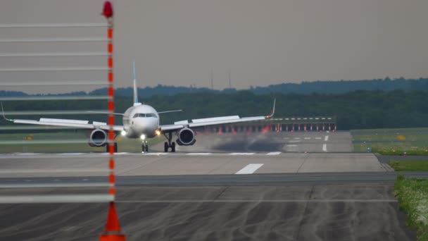 Dusseldorf Germany Июля 2017 Года Airbus A320 Eurowings Добирается Терминала — стоковое видео