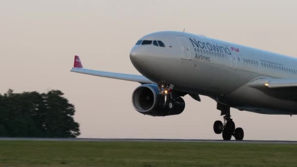 Kazan Russia August 2022 Airbus A330 73270 Nordwind Landing Braking — Vídeos de Stock
