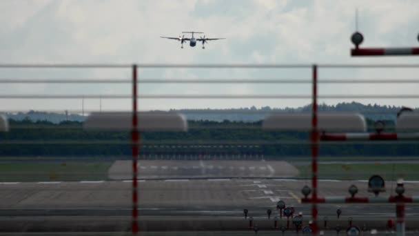 Passenger Turboprop Plane Approaching Airport Landing Front View Tourism Travel — Video