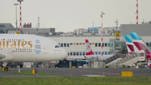 Dusseldorf Germany July 2017 Huge Airbus A380 Emirates Airlines Arrived — Vídeos de Stock