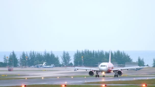 Phuket Thailand November 2017 Airasia Low Cost Airline Landing Braking — Stok video
