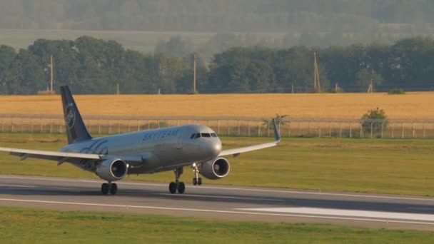 Kazan Russia August 2022 Passenger Aircraft Airbus A320 Skyteam Arrival — Stockvideo