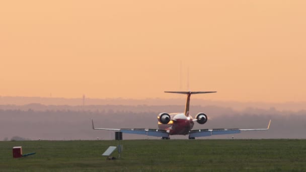 Cinematic Shot Jet Private Jet Unrecognizable Livery Braking Landing Sunset — Video