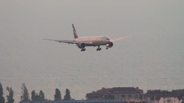 Sochi Russia July 2022 Slow Motion Boeing 777 Aeroflot Approaching — Video