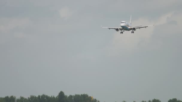 Super Slow Motion Footage Jet Plane Landing Long Shot Unrecognizable — Stock video