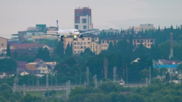 Sochi Russia July 2022 Airplane Ural Airlines Landing Sochi Airport — Vídeo de stock