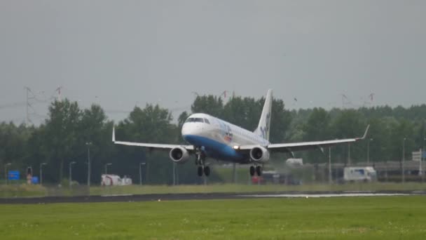 Amsterdam Netherlands July 2017 Flybe Passenger Plane Landing Schiphol Airport — Stock Video