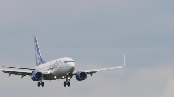 Novosibirsk Russian Federation July 2022 Boeing 737 Yakutia Airlines Landing — Vídeos de Stock