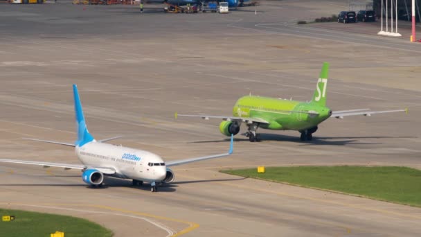 Сочи Россия Июля 2022 Года Боинг 737 Победа Прилетает Терминалу — стоковое видео