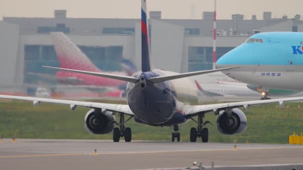Moscow Russian Federation July 2021 Boeing 737 Aeroflot Taxiing Runway — Wideo stockowe