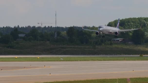 Moscow Russian Federation July 2021 Airbus A321 Aeroflot Landing Sheremetyevo — Stock video