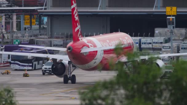 Phuket Thailand November 2019 Airasia Low Cost Airline Phuket Airport — Stok Video