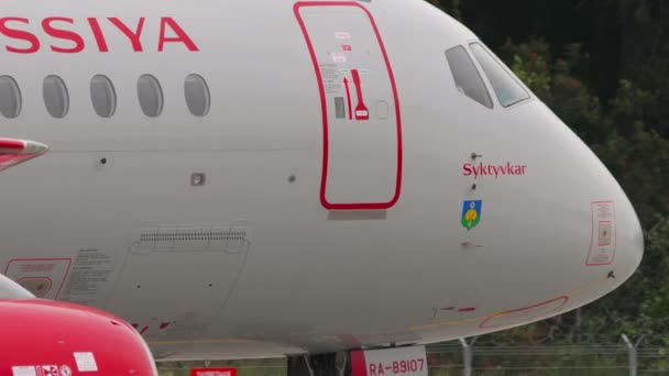 Moscow Russian Federation July 2021 Airplane Rossiya Taxiing Sheremetyevo Airport — Stockvideo
