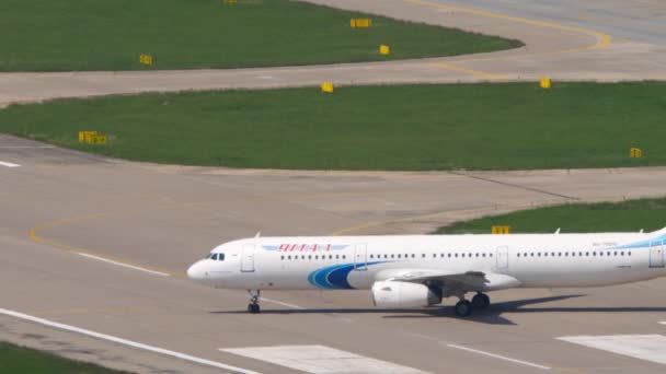 Sochi Russia July 2022 Airbus A321 73310 Yamal Airlines Taxiing — Stock Video