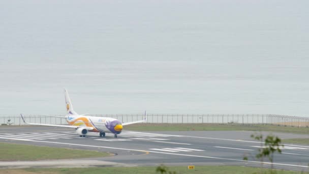 Phuket Thailand November 2017 Boeing 737 Nok Air Taxiing Runway — 비디오