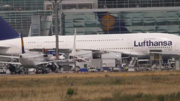 Frankfurt Main Germany July 2017 Double Deck Widebody Passenger Airliner — Stok video