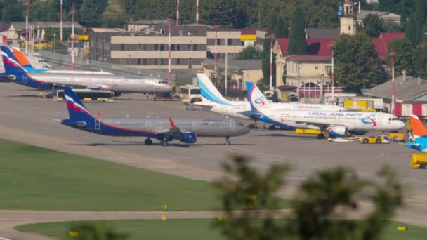 Sochi Russia July 2022 Passenger Airbus A321 Aeroflot Taxiing Terminal — Stok video