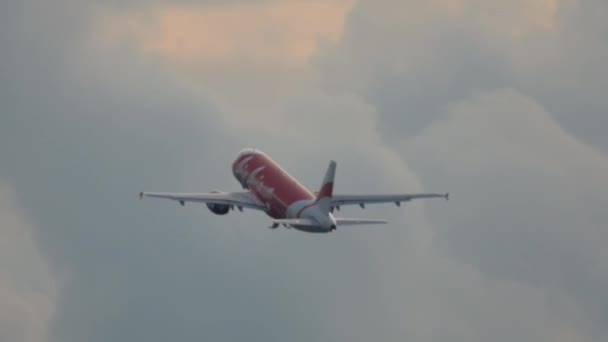 Phuket Thailand November 2016 Passenger Plane Airasia Climb Takeoff Phuket — Video Stock