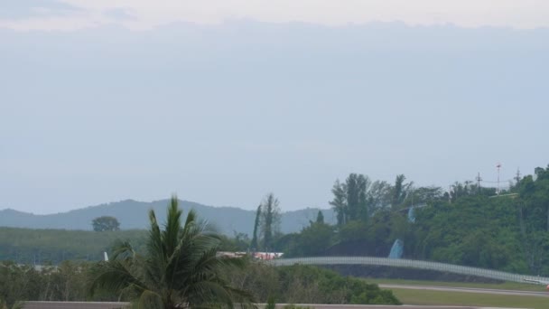 Phuket Thailand Νοεμβριοσ 2019 Μακρύ Πλάνο Του Εμπορικού Αεροσκάφους Airbus — Αρχείο Βίντεο