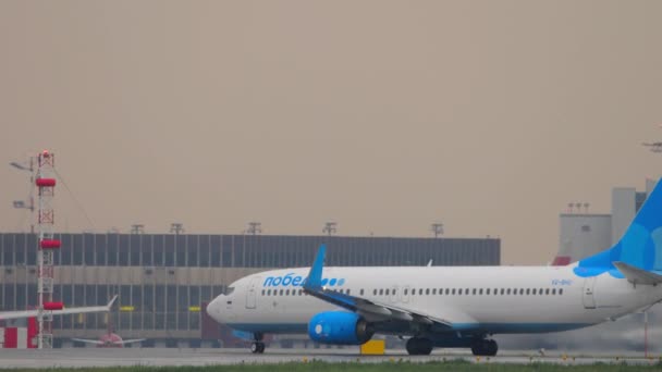 Moscow Russian Federation July 2021 Boeing 737 Bhu Pobeda Taxiing — Video