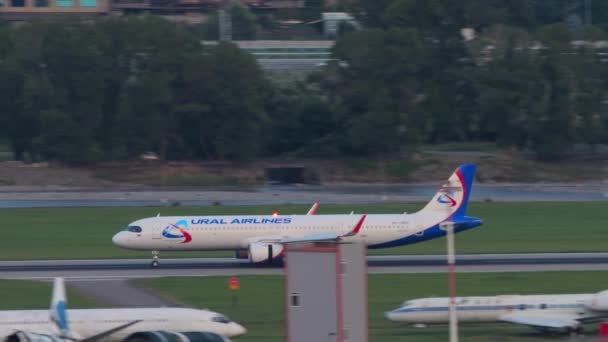 Sochi Russia August 2022 Airbus A321 73802 Ural Airlines Arrival — Stock Video