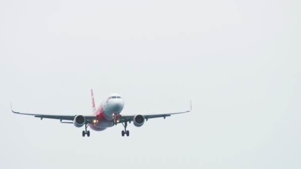 Phuket Thailand November 2017 Airbus A320 Airasia Landing Phuket Airport — Stockvideo