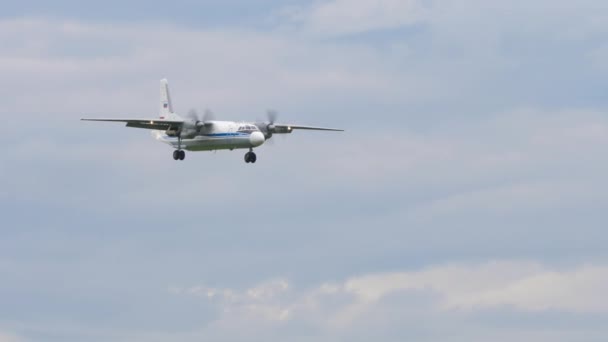 Novosibirsk Russian Federation July 2022 Airplane Antonov Approaching Landing Tolmachevo — Stockvideo