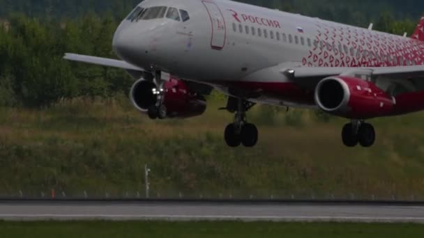 Moscow Russian Federation July 2021 Passenger Plane Rossiya Landing Touchdown — Video Stock