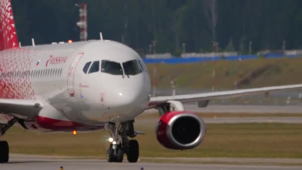 Moscow Russian Federation July 2021 Passenger Aircraft Rossiya Taxiing Sheremetyevo — Stockvideo