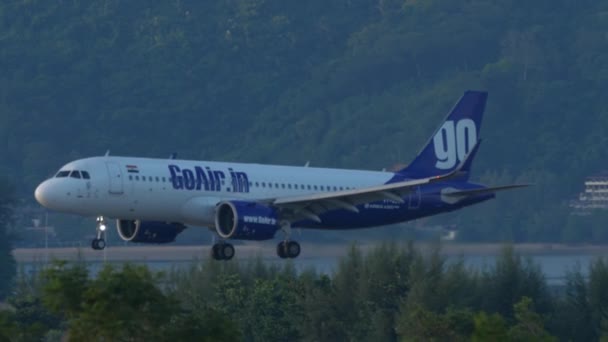 Phuket Thailand November 2019 Airbus A320 Goair Landing Braking Phuket — Stockvideo