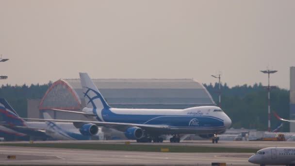 Moscow Russian Federation July 2021 Boeing 747 Airbridgecargo Taxiing Airfield — Wideo stockowe