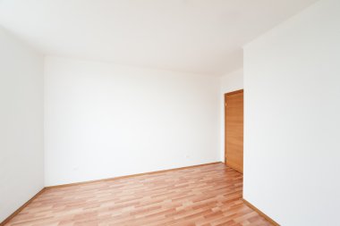 Kapısı olan boş bir oda