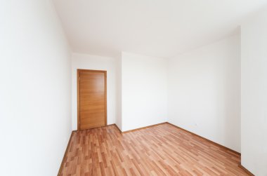 Kapısı olan boş bir oda
